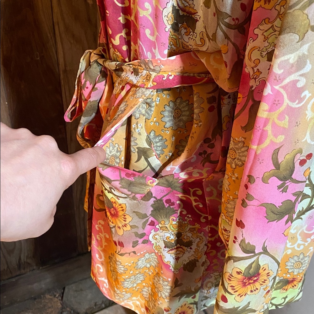 Victoria Secret Semi-Sheer Robe w/pockets - Picture 8 of 16